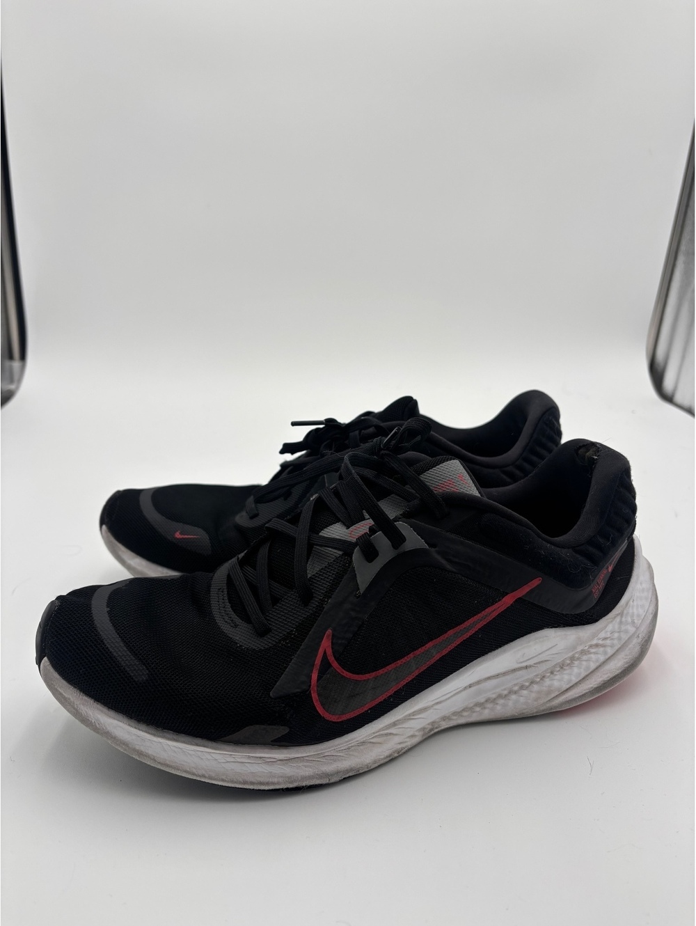 Nike Quest 5 Men's Black University Red Sz 10.5 DD0204 004 Read Description